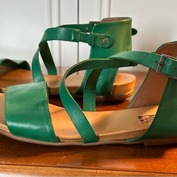 Mia Mooz Aster Sandals - Picture 3 of 5